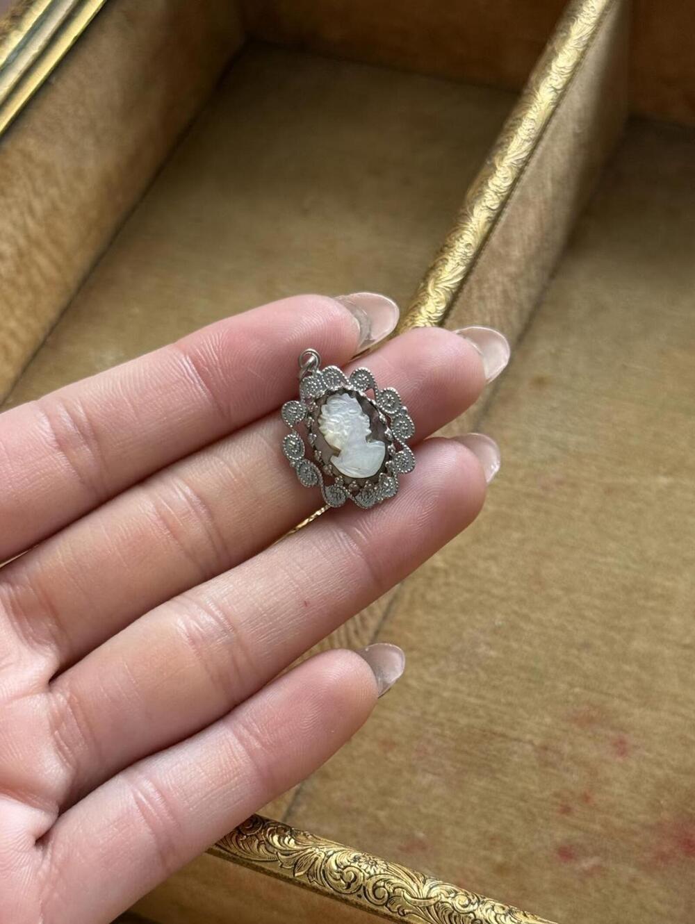 Vintage Hobe Carved Shell Pendant